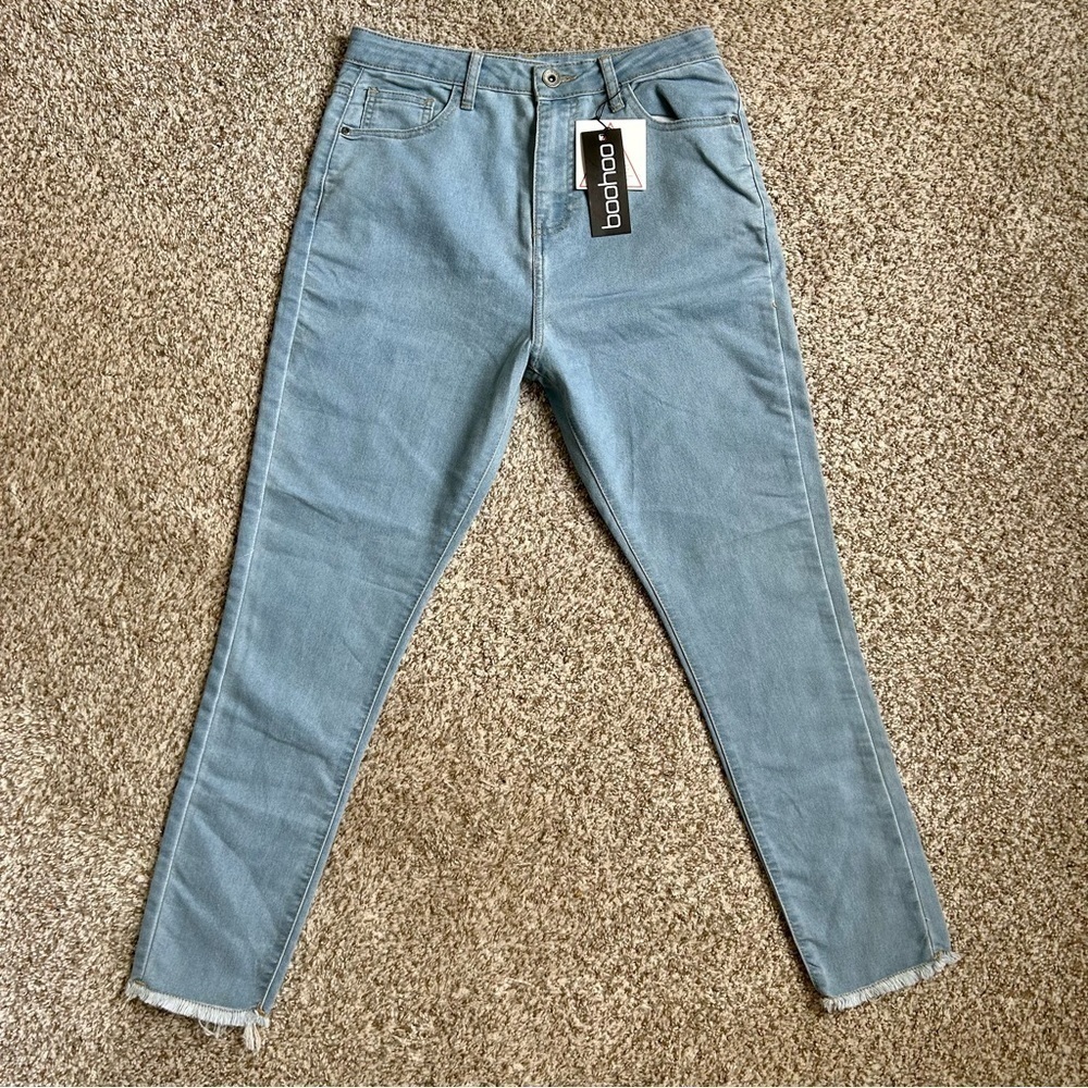 🦋 NWT Boohoo Blue Denim Frayed Bottom Highrise Skinny Jeans Size 8